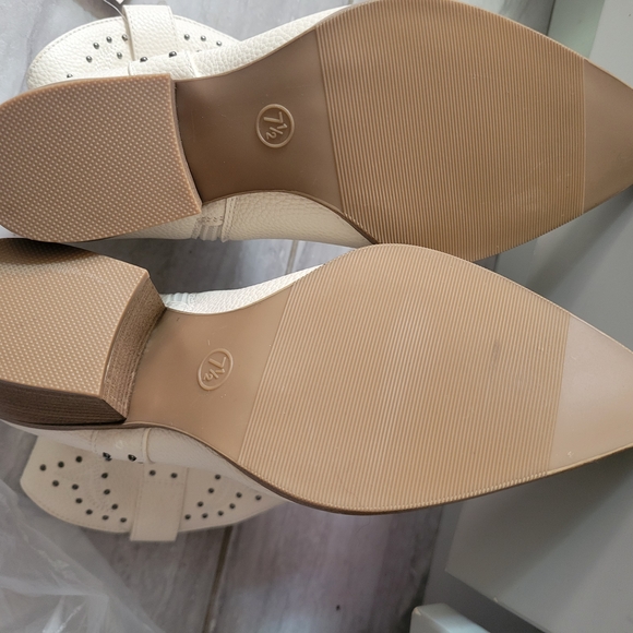 Universal Thread Co. Women  Cream Cowboy Faux Leather Boots SZ 7.5 - Picture 9 of 14